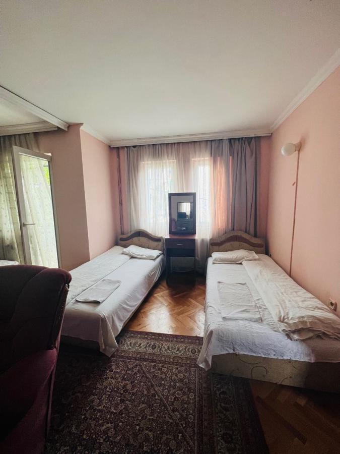 Guest House Velania Pristina Exterior photo