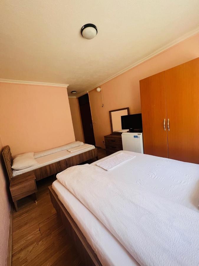 Guest House Velania Pristina Exterior photo